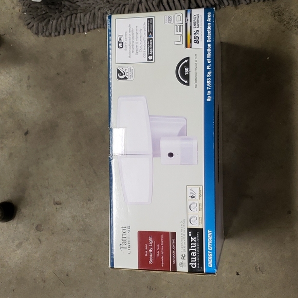 Security Flood Light with Video Camera - Picture 1 of 2